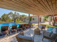 finca-gallardo-terrasse-ueberdacht-loungemoebel