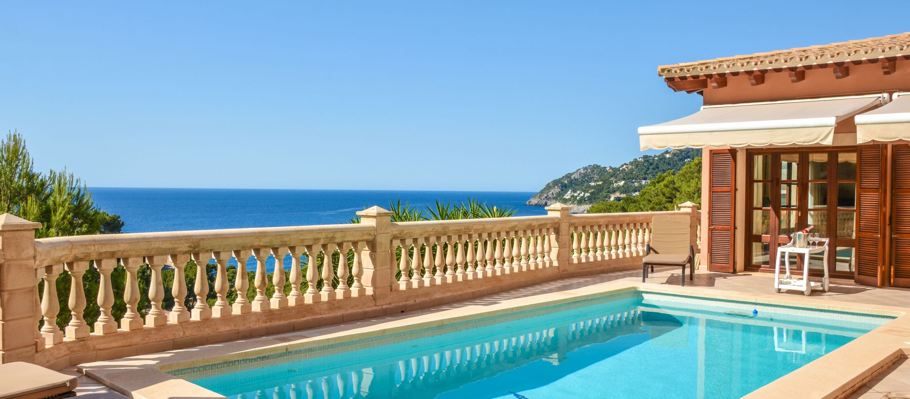 villa-canyamel-pool-mit-meerblick-mallorca-osten