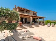 finca-guillona-sonnenterrasse