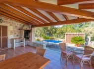 finca-tatoli-terrasse-ueberdacht-barbecue