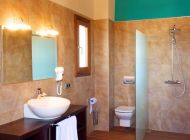 finca-ramino-bad-en-suite-dusche-ebenerdig