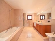 finca-can-fiol-badezimmer-badewanne-dusche