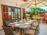 villa-canyamel-terrasse-mit-esstisch