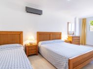 Schlafzimmer mit 2 Betten