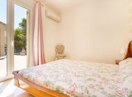 Schlafzimmer mit Terrassenzugang