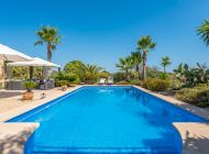 finca-carina-pool-treppeneinstieg-garten-vegetation-mediterran