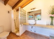 finca-perdiu-vell-petit-badezimmer-dusche