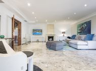 villa-bendinat-wohnsalon-kamin-klavierfluegel-sat-tv