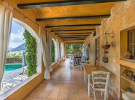 villa-calvario-terrasse-ueberdacht-blick-pollenca