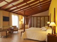 finca-ramino-doppelzimmer-doppelbett-bad-ensuite