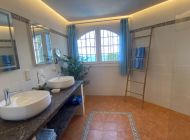 villa-miquel-gaeste-badezimmer