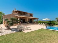 finca-guillona-garten-gepflegt-vegetation-mediterran
