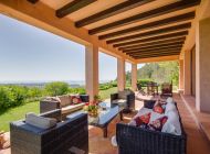 finca-la-cascada-terrasse-ueberdacht-loungemoebel-meerblick