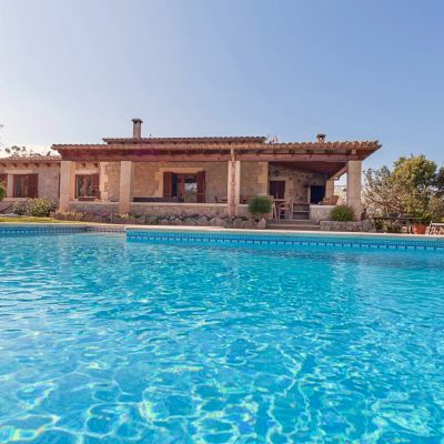 finca-tatoli-hausansicht-pool