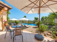 finca-carina-garten-vegetation-ueppig-garten-eingewachsen