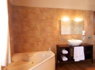 finca-ramino-bad-en-suite-badewanne