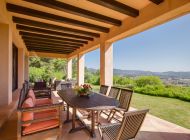 finca-la-cascada-terrasse-ueberdacht-speisetafel-landschaftsblick