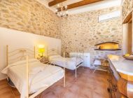 finca-perdiu-vell-petit-schlafzimmer-einzelbetten-nebengebaeude